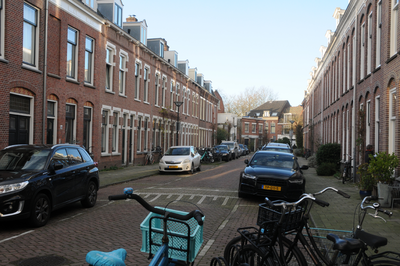 913218 Gezicht in de Obrechtstraat te Utrecht, uit het zuiden.